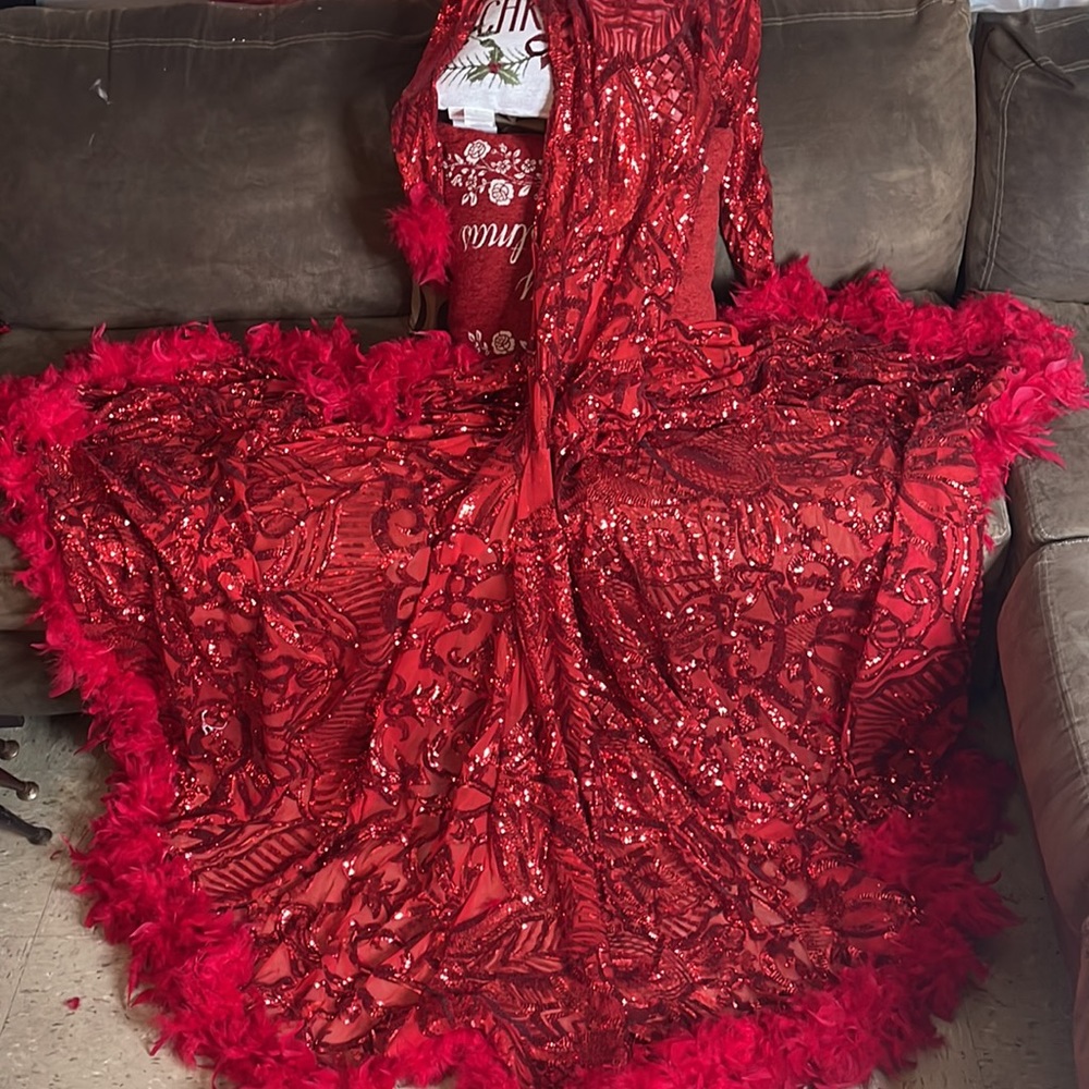 RED PROM DRESS - Picture 3 of 3